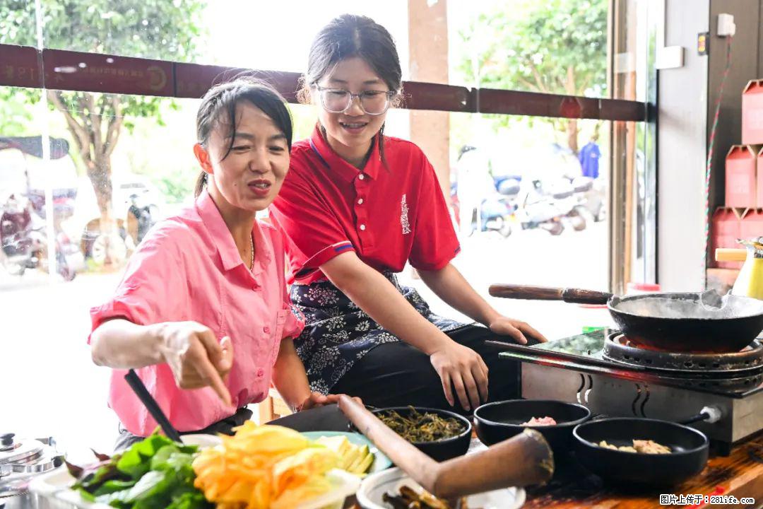 全网追的“扁担女孩”，找了一份暑假工，时薪12元 - 张家口生活资讯 - 张家口28生活网 zjk.28life.net